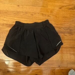 Lululemon Size 4 Hotty Hot Shorts 4 in